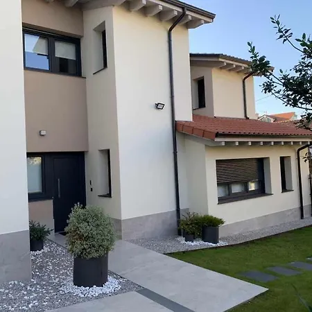 Adosado-duplex Adaptado Zona De Playa Y Montana