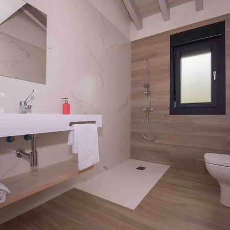 Adosado-duplex Adaptado Zona De Playa Y Montana *